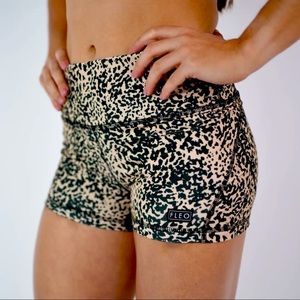 🐆🖤 FLEO QUEEN APEX CONTOUR SHORTS. Medium 🐆🖤